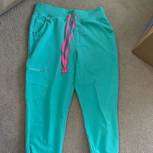 Figs Surgical Green petite jogger scrubs